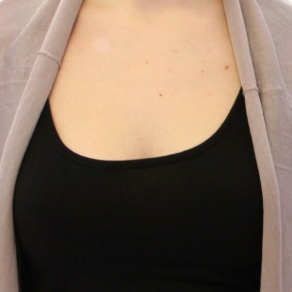 Dolce & Gabbana Elegant Cashmere-Silk Blend Light Knit Shrug
