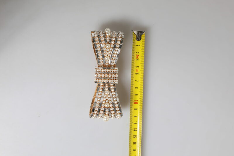 Dolce & Gabbana Gold Tone Brass Bow Crystal FauxPearl Embellished Brooch - Image 6